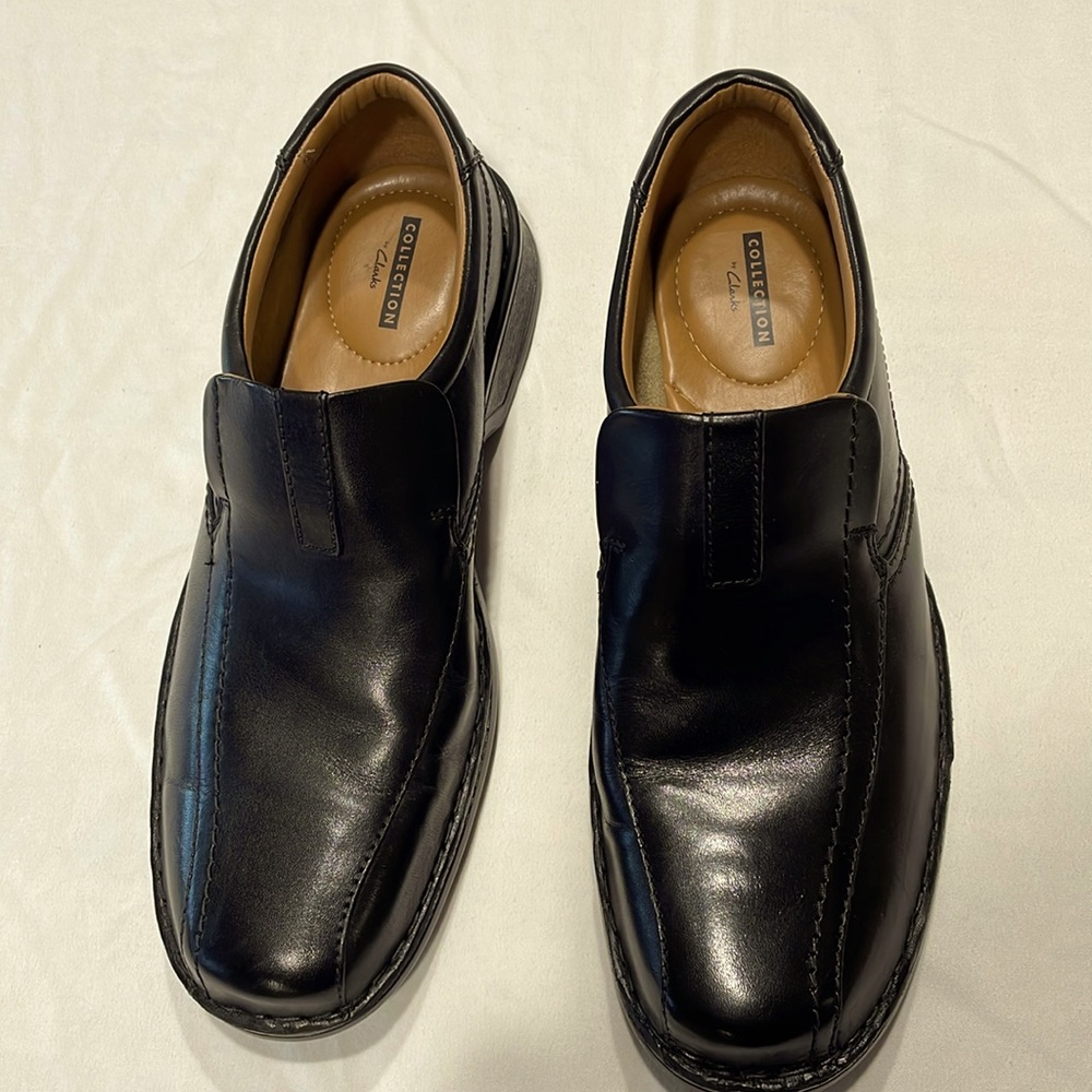 Clarks mens Escalade Step black leather shoes. Worn 1 time.